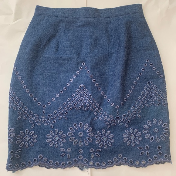 Lorena Conti Paris. 99% Cotton 1% Lycra. Denim material. Intricate design. - Picture 2 of 4